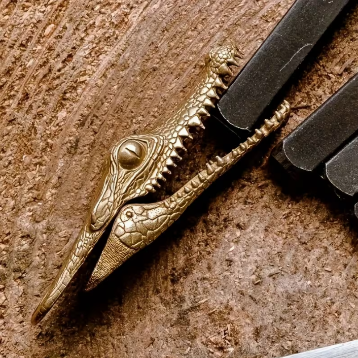 Crocodile clip
